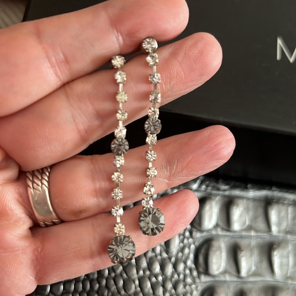 🎉𝐇𝐏🎉Vintage Dark Grey and Clear Crystal Dangle Earrings - Picture 1 of 8